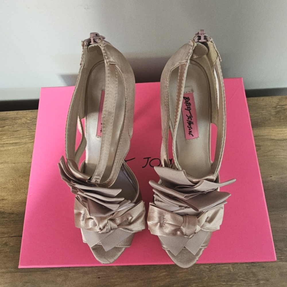 Betsey Johnson Iconnn-R Women's Blush Pink Satin Back Zip Bow Rhinestone Heels - Picture 5 of 14
